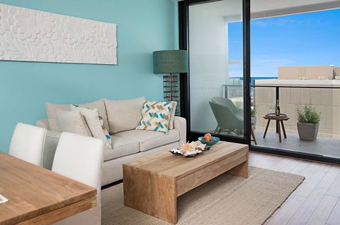 Arena Luxury Beachfront Apartment - Accommodation in Brisbane 44