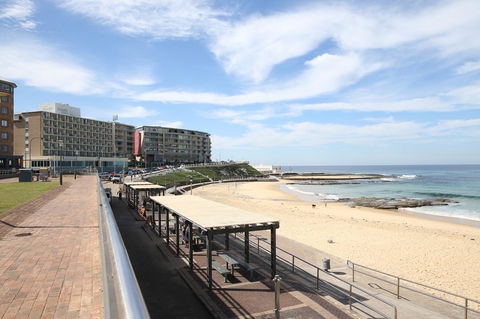 Arena Luxury Beachfront Apartment - Accommodation in Brisbane 32