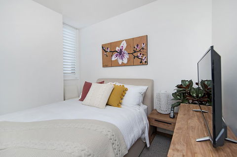 Arena Luxury Beachfront Apartment - Accommodation in Brisbane 24