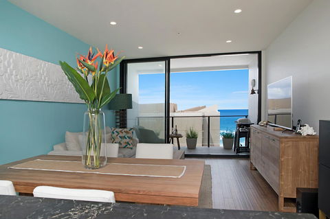 Arena Luxury Beachfront Apartment - Accommodation in Brisbane 23
