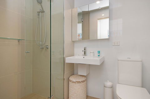 Arena Luxury Beachfront Apartment - Accommodation in Brisbane 42