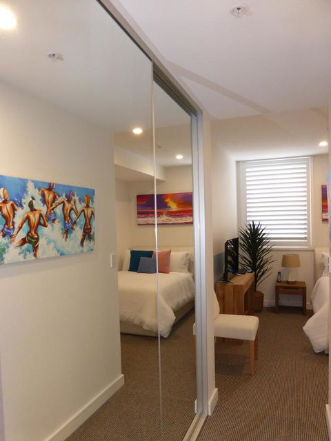 Arena Luxury Beachfront Apartment - Accommodation in Brisbane 28