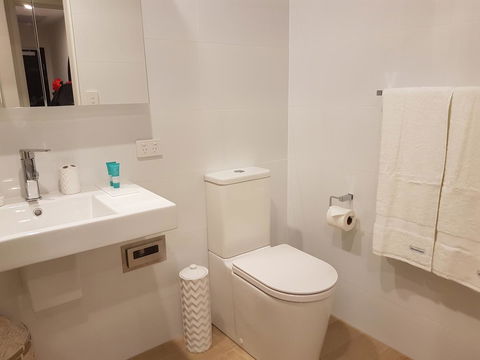 Arena Luxury Beachfront Apartment - Accommodation in Brisbane 30