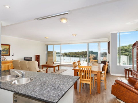 Regatta 13 - Accommodation in Brisbane 9