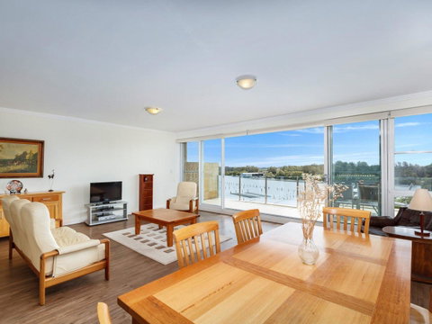 Regatta 13 - Accommodation in Brisbane 5