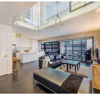 Urban Loft Close To Sydney Hot Spots - Accommodation in Brisbane