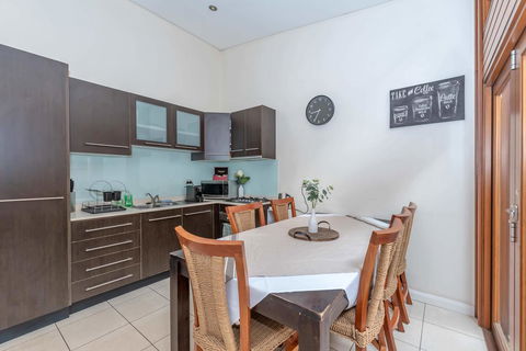 2 Bed House + Loft In Pyrmont - Accommodation in Brisbane 2
