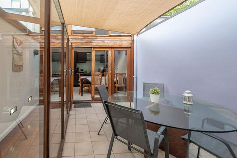 2 Bed House + Loft In Pyrmont - Accommodation in Brisbane 6