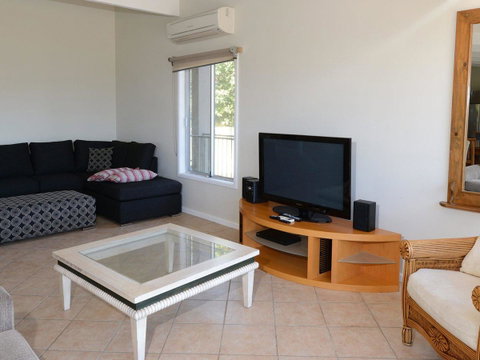 2 Cliff Road - Accommodation in Brisbane 9