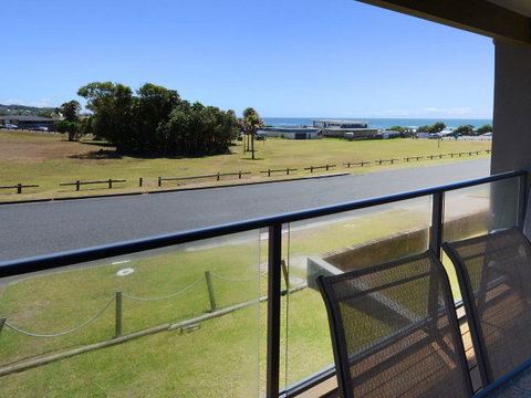 2 Cliff Road - Accommodation in Brisbane 4