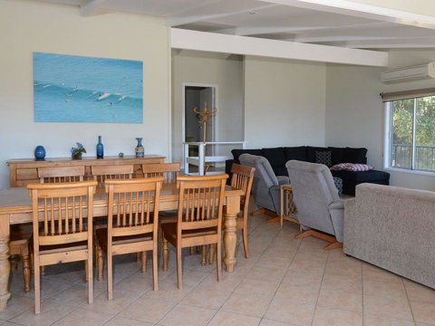 2 Cliff Road - Accommodation in Brisbane 3
