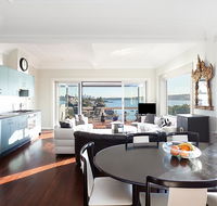 Art Deco Apartment With Breathtaking Water Views - Accommodation in Brisbane
