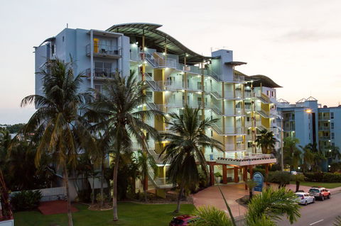Cullen Bay Resorts - Accommodation in Brisbane 11