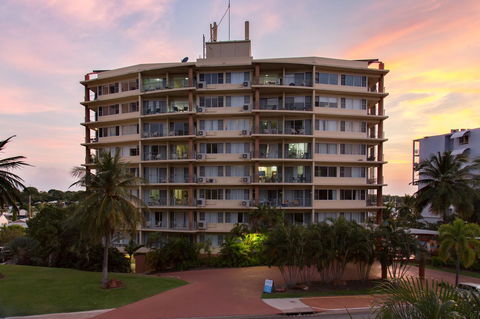 Cullen Bay Resorts - Accommodation in Brisbane 12