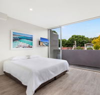 Bondi Beach Studio King Suite  Balcony - Accommodation in Brisbane