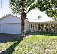 Bonito' 26 Bonito Street - pet friendly housewith aircon - Accommodation in Brisbane