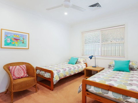Bonito', 26 Bonito Street - Pet Friendly Housewith Aircon - Accommodation in Brisbane 3