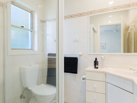 Bonito', 26 Bonito Street - Pet Friendly Housewith Aircon - Accommodation in Brisbane 2