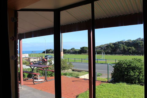Bott's Beach Retreat - Accommodation in Brisbane 0