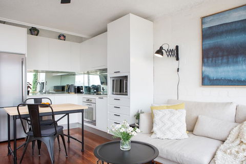 Boutique Apartment With Fantastic Harbour Views - Accommodation in Brisbane 1