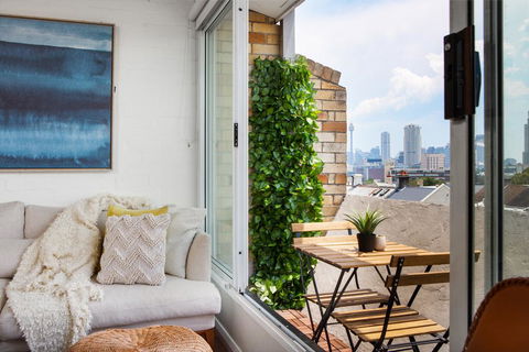 Boutique Apartment With Fantastic Harbour Views - Accommodation in Brisbane 2