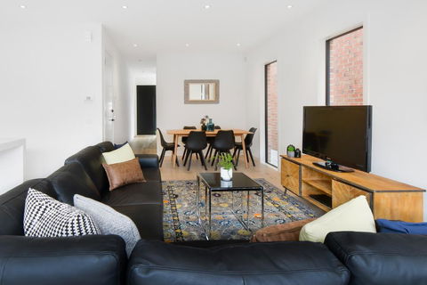 Boutique Stays-Murrumbeena Place 1 - Accommodation in Brisbane 2