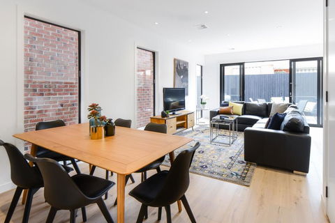 Boutique Stays-Murrumbeena Place 1 - Accommodation in Brisbane 1