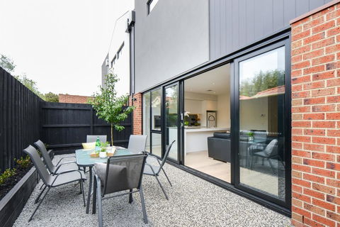 Boutique Stays-Murrumbeena Place 1 - Accommodation in Brisbane 3