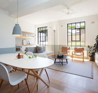 Boutique Sunlit Studio with Designer Furnishings - Accommodation in Brisbane