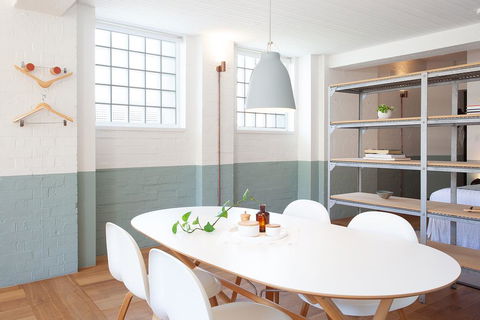 Boutique, Sunlit Studio With Designer Furnishings - Accommodation in Brisbane 1