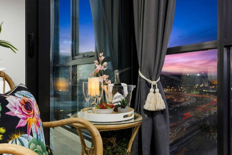 Braddon Penthouse, Top Location, Netflix, WiFi, Views - Accommodation in Brisbane 0