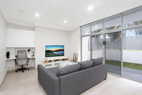 Brand New 2 Bedroom Apartment For 7 People - Accommodation in Brisbane 0
