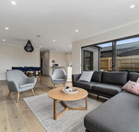Brand New and Beautiful - Rosebud Holiday Home - Accommodation in Brisbane