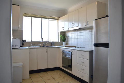 BRIGHT And Airy TOP FLOOR Apartment With FAB Views - Accommodation in Brisbane 2