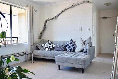 BRIGHT And Airy TOP FLOOR Apartment With FAB Views - Accommodation in Brisbane 0