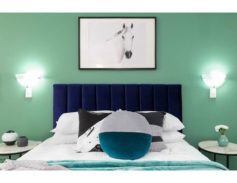 Bright, Modern Studio Steps From The Action - Accommodation in Brisbane 3