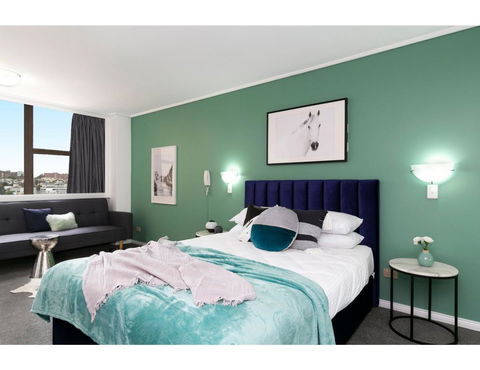 Bright, Modern Studio Steps From The Action - Accommodation in Brisbane 2