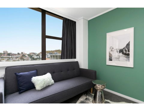 Bright, Modern Studio Steps From The Action - Accommodation in Brisbane 1