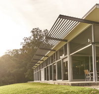 Bundaleer - Architect designed stunning views - Accommodation in Brisbane