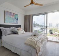 Burleigh Point Beach Vibes Stylish and Modern - Accommodation in Brisbane