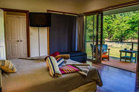 Cairns Homestead: A Peaceful Getaway - Accommodation in Brisbane 2