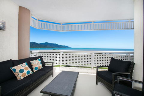 Cairns Luxury Waterfront Apartment - Accommodation in Brisbane 3