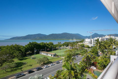 Cairns Luxury Waterfront Apartment - Accommodation in Brisbane 1