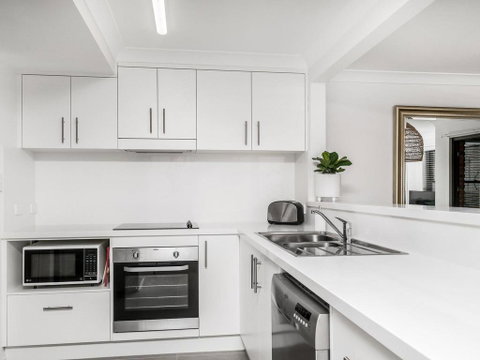 Calinda Sol 10 - Accommodation in Brisbane 3