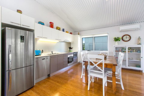 CASUARINA BEACH SHACKS 10 - Accommodation in Brisbane 2