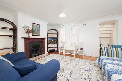 Charming Centrally Located 2 Bedroom Accommodation - Accommodation in Brisbane 0
