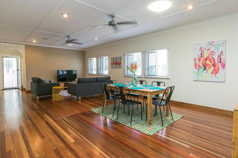Charming Home By The Sea - Accommodation in Brisbane 0