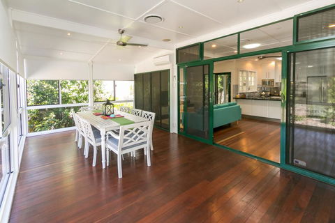 Charming Home By The Sea - Accommodation in Brisbane 3