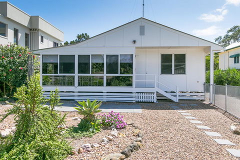 Charming Home By The Sea - Accommodation in Brisbane 1
