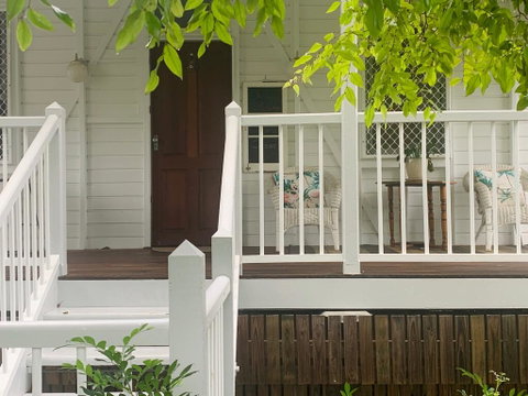 Classic Q'slander, Huge Deck, Pool, Cowboy Stadium - Accommodation in Brisbane 1